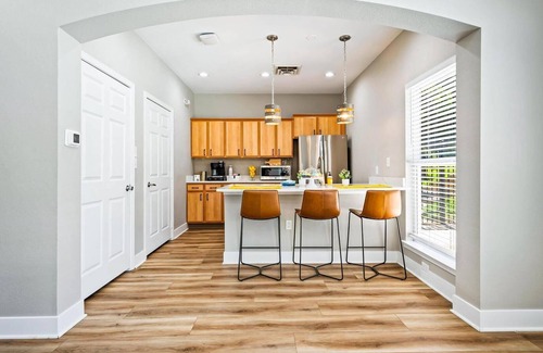 Eureka Apartment | Landing | Amazing 2BD, Pool, Clubhouse
