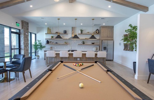 Venus Apartment | Landing | Amazing 2BD, Pool, Clubhouse