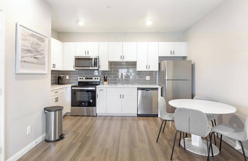 Townsite Apartment | Landing | Amazing 2BD, Rooftop Lounge, Pool