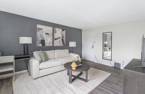 Washington Park West Apartment | Landing at 960 S Logan - 1 Bedroom in South Denver