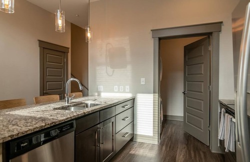 Vickery Meadow Apartment | Landing at Galleries at Park Lane - 2 Bedrooms in Vickery Meadow