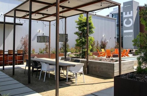 Midtown Sacramento Apartment | Landing at Ice House Midtown - 1 Bedroom in Midtown