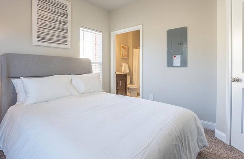 Johns Island Apartment | Landing at The Apartments at Shade Tree - 1 Bedroom in Downtown Charleston