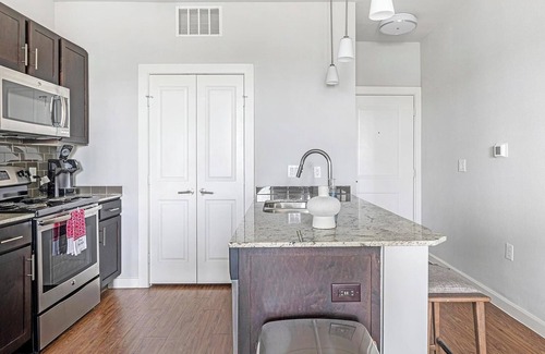 Buda Apartment | Landing at The Green at Plum Creek - 1 Bedroom .