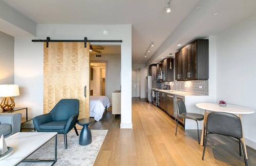 Uptown Apartment | Landing at The Katy - 1 Bedroom in Victory Park