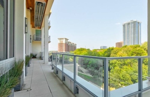 Uptown Apartment | Landing at The Katy - 1 Bedroom in Victory Park