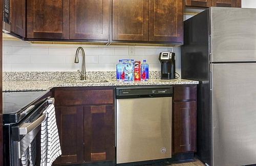 Fort Wayne Apartment | Landing at Three Rivers - 1 Bedroom in Central Fort Wayne