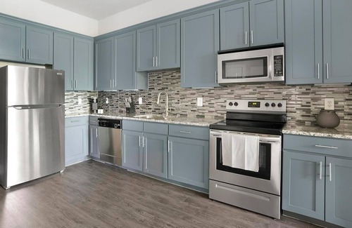 Nassau Bay Apartment | Landing at Voyager at Space Center - 1 Bedroom .