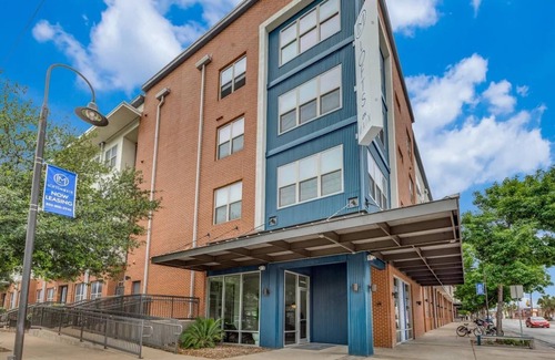 Tobin Hill Apartment | Landing | Beautiful 1BD, Pool, Gym