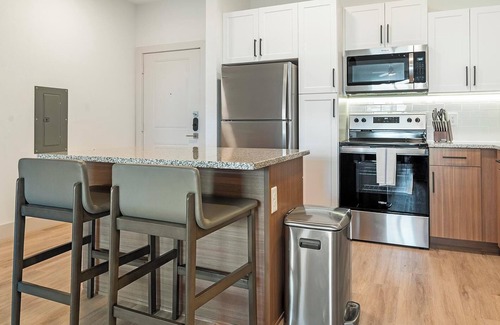 Sanford Apartment | Landing | Beautiful 1BD, Courtyard, Pool