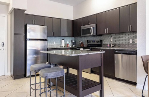 Miramar Apartment | Landing | Beautiful 1BD, Gym, Clubhouse