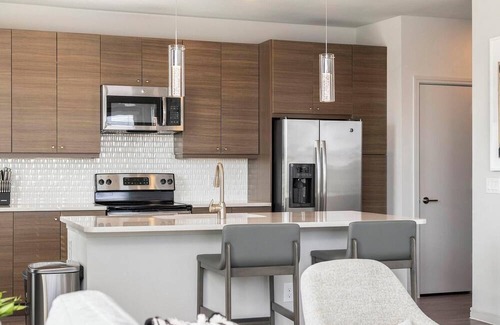 Lockhart Apartment | Landing | Beautiful 1BD, Clubhouse, Gym