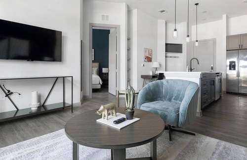 MLK Apartment | Landing | Chic 1BD, Rooftop Lounge, Courtyard