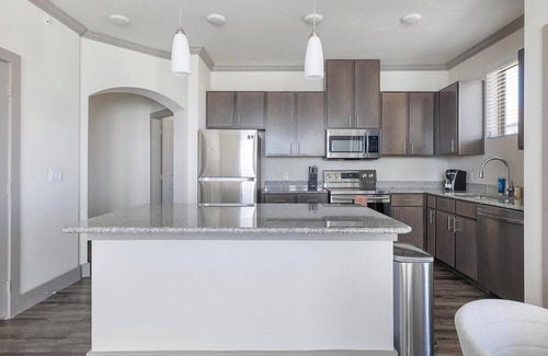 Manor Apartment | Landing | Chic 2BD, Gym, Courtyard