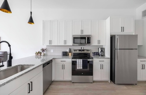 Denton Apartment | Landing | Chic Studio, Gym