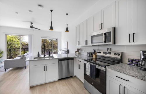 Denton Apartment | Landing | Chic Studio, Gym