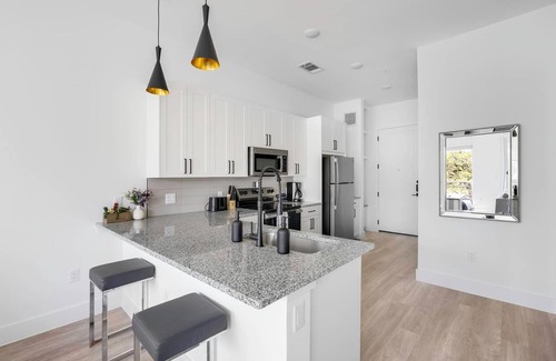 Denton Apartment | Landing | Chic Studio, Gym
