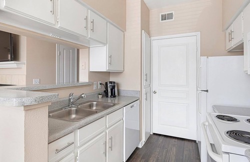 Fort Worth Apartment | Landing | Incredible 1BD, Rooftop Lounge, Gym