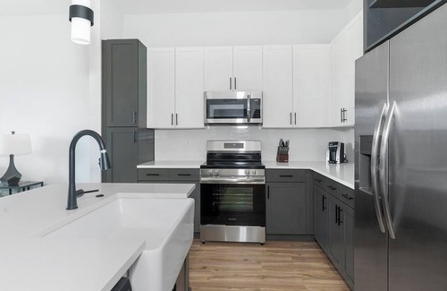 St. Nicholas Apartment | Landing | Incredible 1BD, Clubhouse, Pool