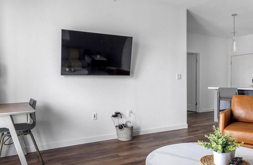 Austin Apartment | Landing | Modern 1BD, Clubhouse, Pool