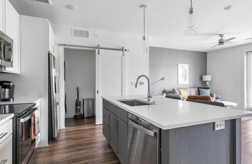 Austin Apartment | Landing | Modern 1BD, Clubhouse, Pool