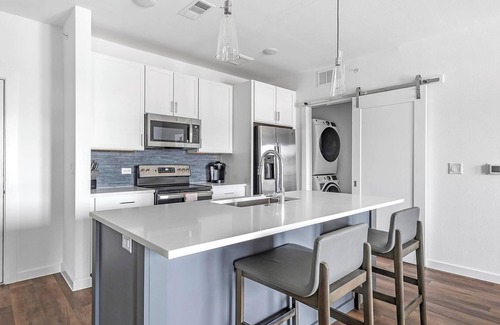Austin Apartment | Landing | Modern 1BD, Clubhouse, Pool