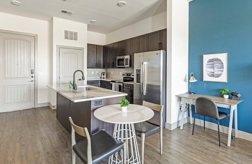 Denton Apartment | Landing | Modern 1BD, Gym, Courtyard