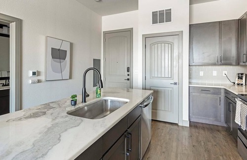 Denton Apartment | Landing | Modern 1BD, Gym, Courtyard