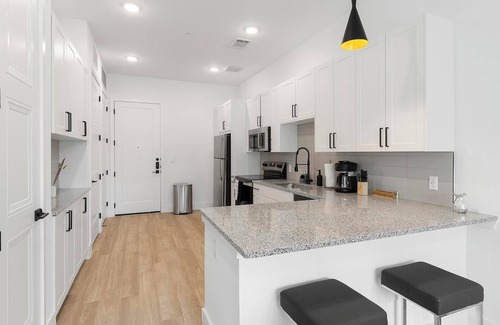 Denton Apartment | Landing | Modern 1BD, Gym