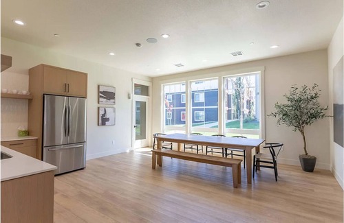 Molalla Apartment | Landing | Modern 2BD, Clubhouse, Pool