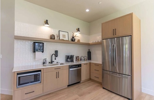 Molalla Apartment | Landing | Modern 2BD, Clubhouse, Pool