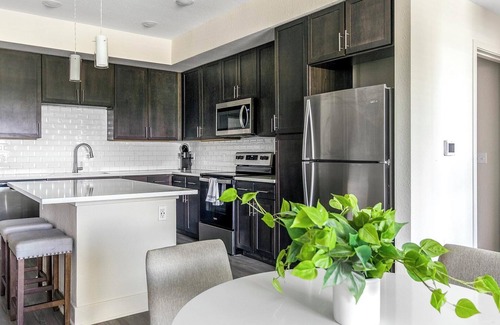 Palmetto Apartment | Landing | Modern 2BD, Pool, Clubhouse