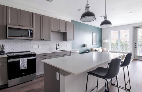 Houston Apartment | Landing | Modern 2BD, Pool, Gym
