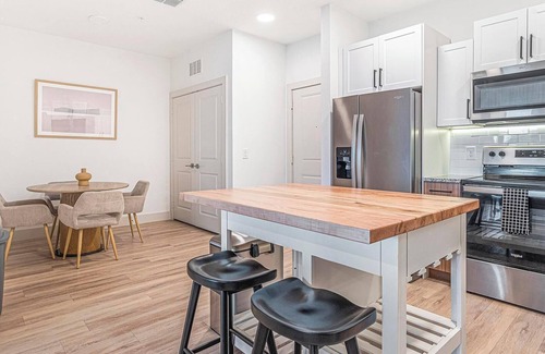 Sanford Apartment | Landing | Modern 2BD, Pool, Gym