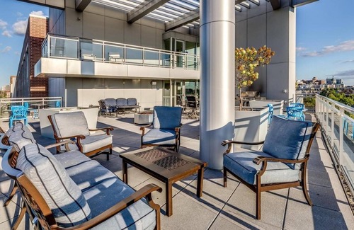 Downtown Indianapolis Apartment | Landing | Modern Studio, Pool