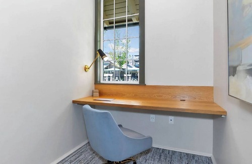 Madison Apartment | Landing | Spectacular 1BD, Pool, Gym