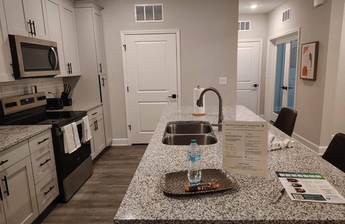 Newberry Apartment | Landing | Spectacular 2BD, Gym, Pool