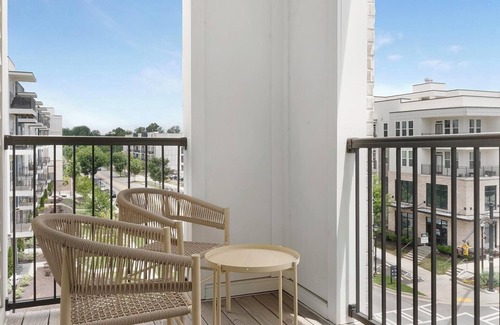 Mableton Apartment | Landing | Spectacular 2BD, Rooftop Lounge