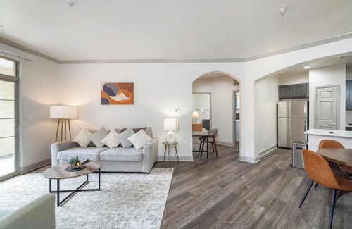 Corryville Apartment | Landing | Spectacular 2BD, Gym, Clubhouse