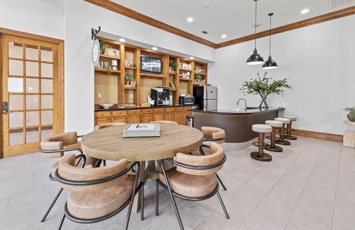 Webster Apartment | Landing | Spectacular 2BD, Gym