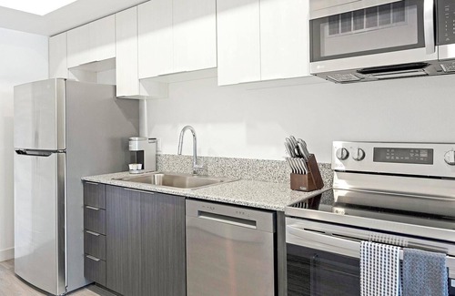 North Mountain Apartment | Landing | Stunning 1BD, Gym, Pool