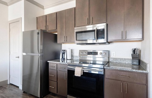 Manor Apartment | Landing | Stunning 1BD, Gym, Courtyard