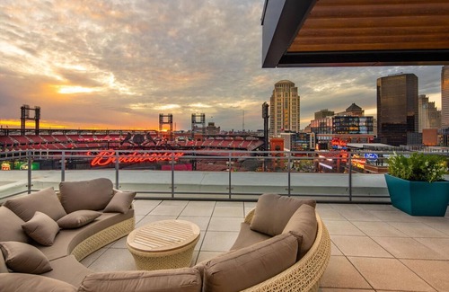 Downtown St. Louis Apartment | Landing | Stunning 1BD, Pool, Gym