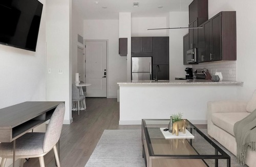 Dallas Apartment | Landing | Stunning 1BD, Yoga Studio, Gym