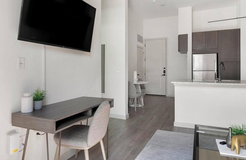 Dallas Apartment | Landing | Stunning 1BD, Yoga Studio, Gym