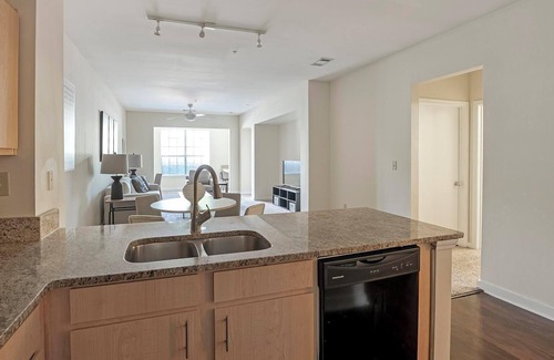 New Pathways Apartment | Landing | Stunning 2BD, Gym, Pool