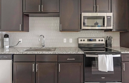 Fort Worth Apartment | Landing | Stunning 2BD, Courtyard, Clubhouse