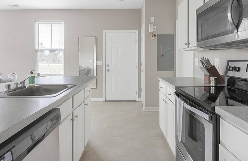 Canal Winchester Apartment | Landing | Stylish 1BD, Gym, Pool
