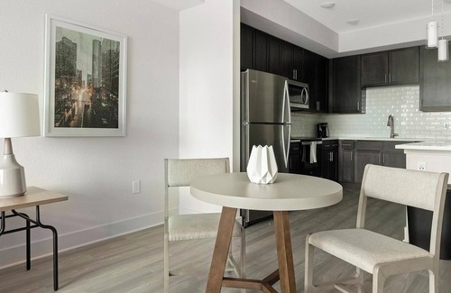 Palmetto Apartment | Landing | Stylish 1BD, Gym, Pool