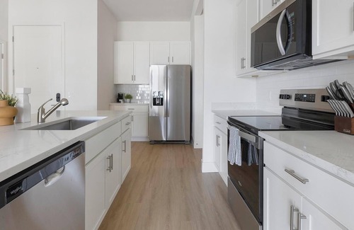 Casas Adobes Apartment | Landing | Stylish 2BD, Pool